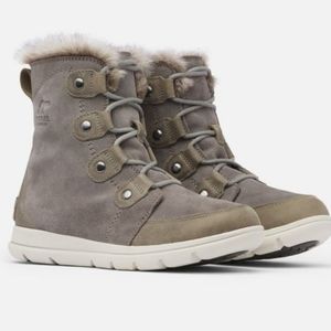 Sorel explorer Joan Gray size 10